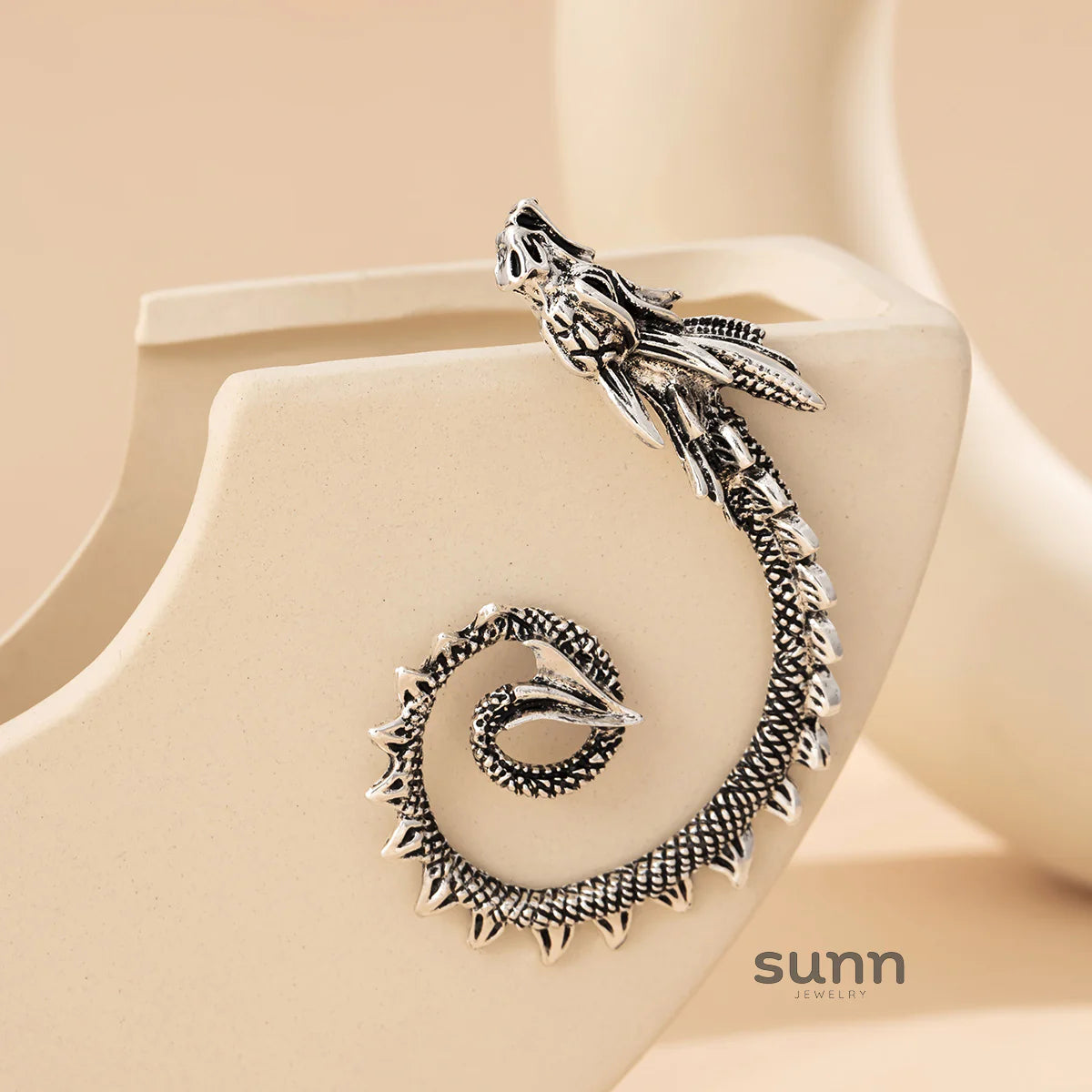 Charly Dragon Ear Cuff