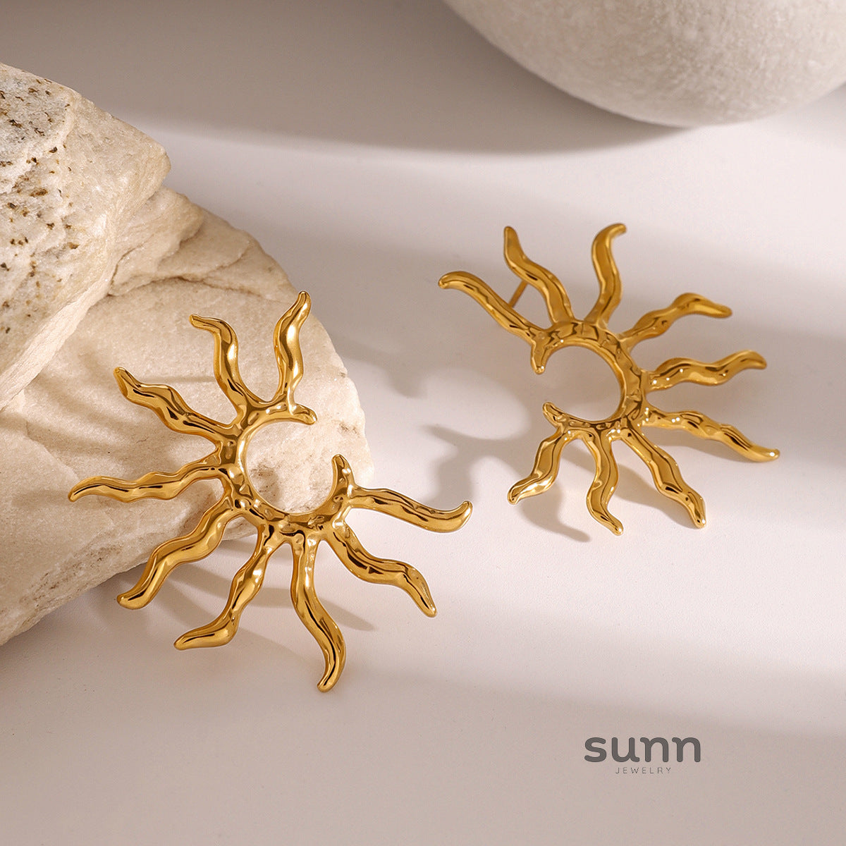 Charm Sunflower Stud Earrings [3DM9LAC9]