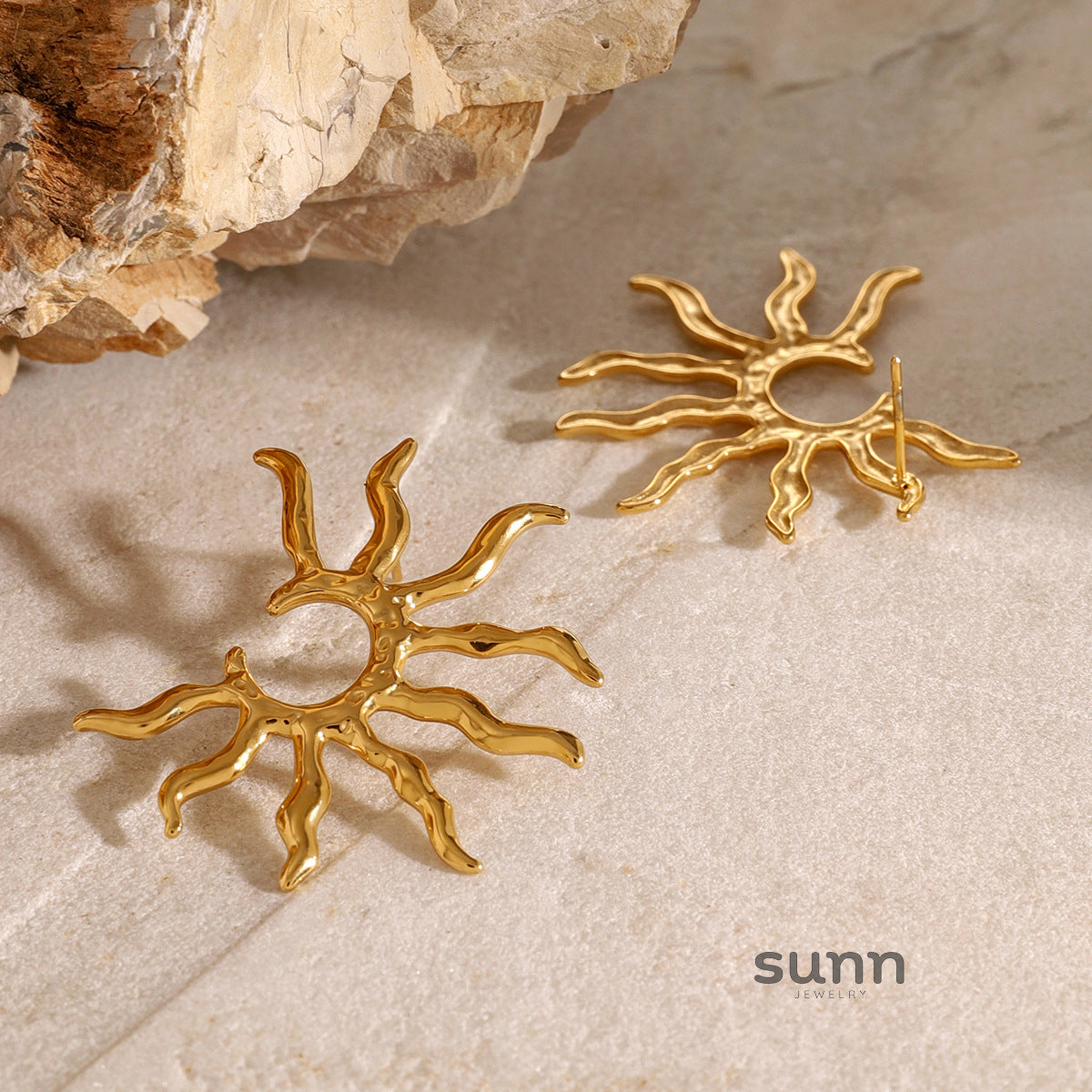 Charm Sunflower Stud Earrings [N3YWD851]