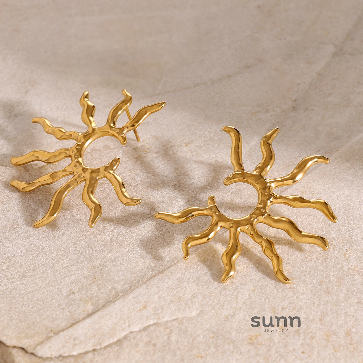 Charm Sunflower Stud Earrings [KTFW3GAF]
