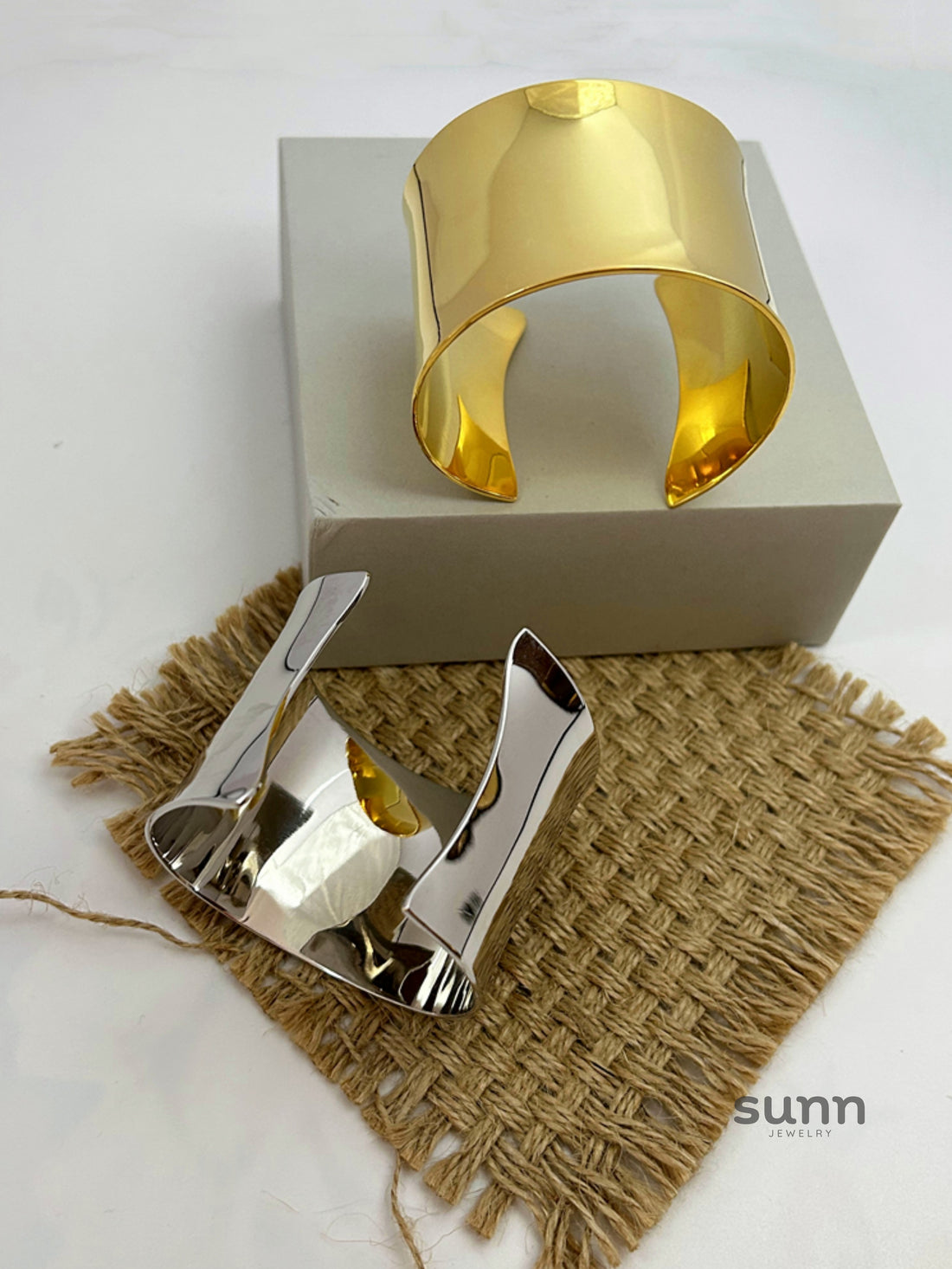 Charvi Glossy Arm Cuff [U3F2VZL1]