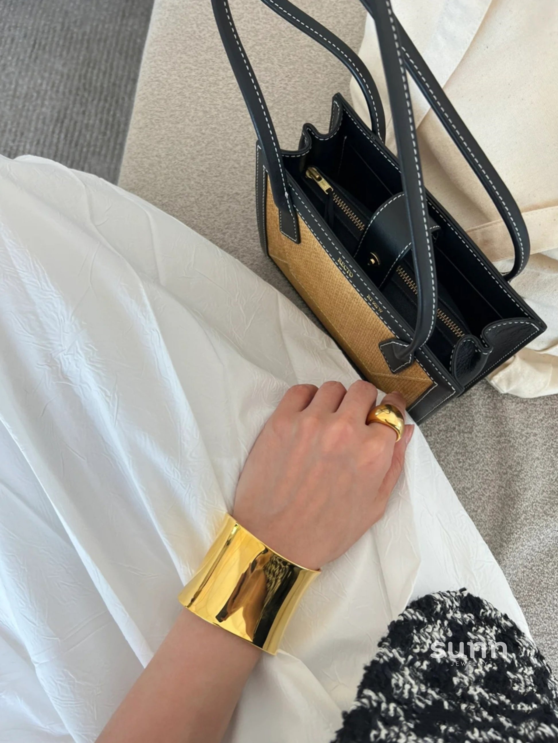 Charvi Glossy Arm Cuff [32HIHIZU]