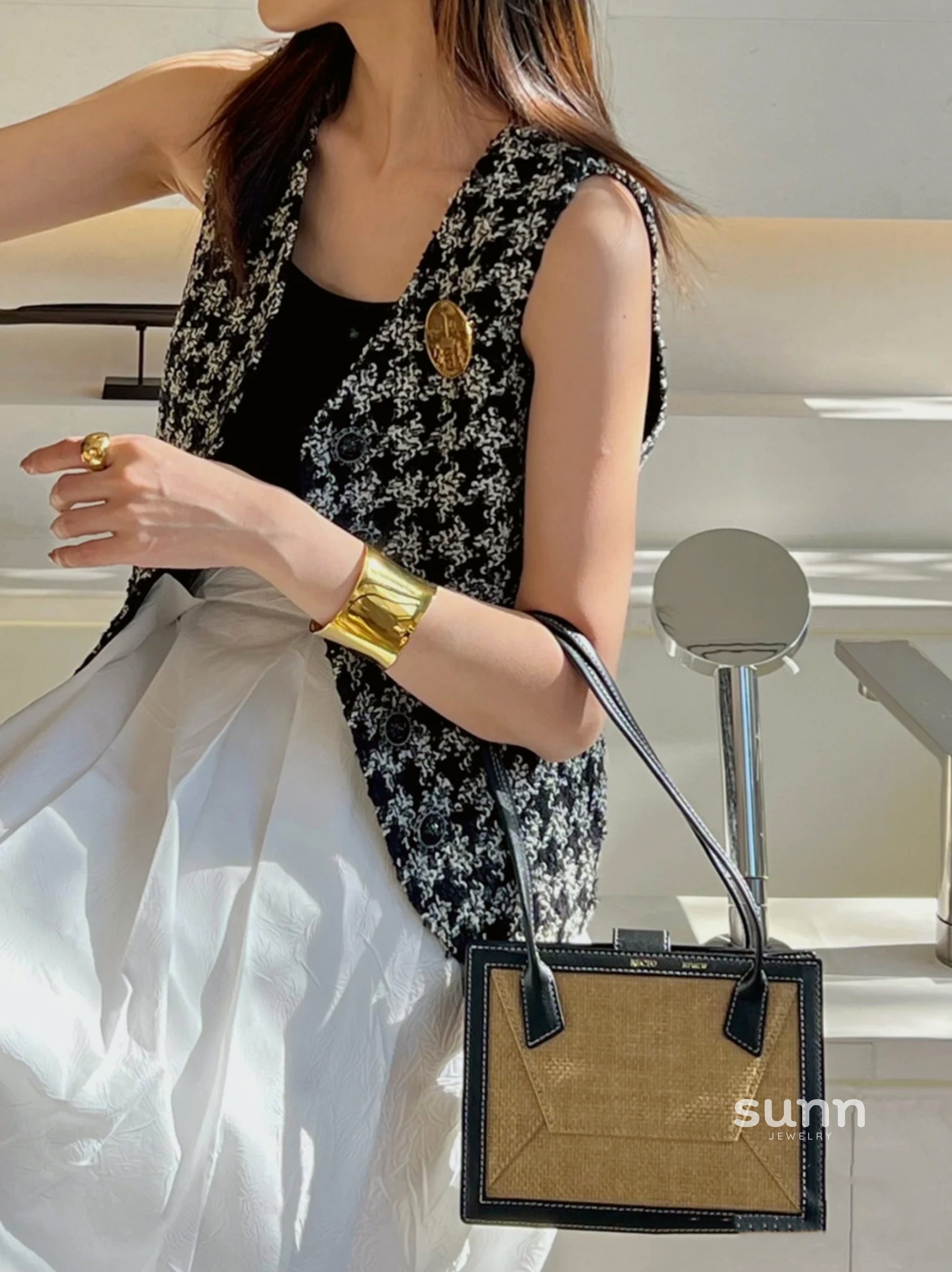 Charvi Glossy Arm Cuff [NAU75XK4]