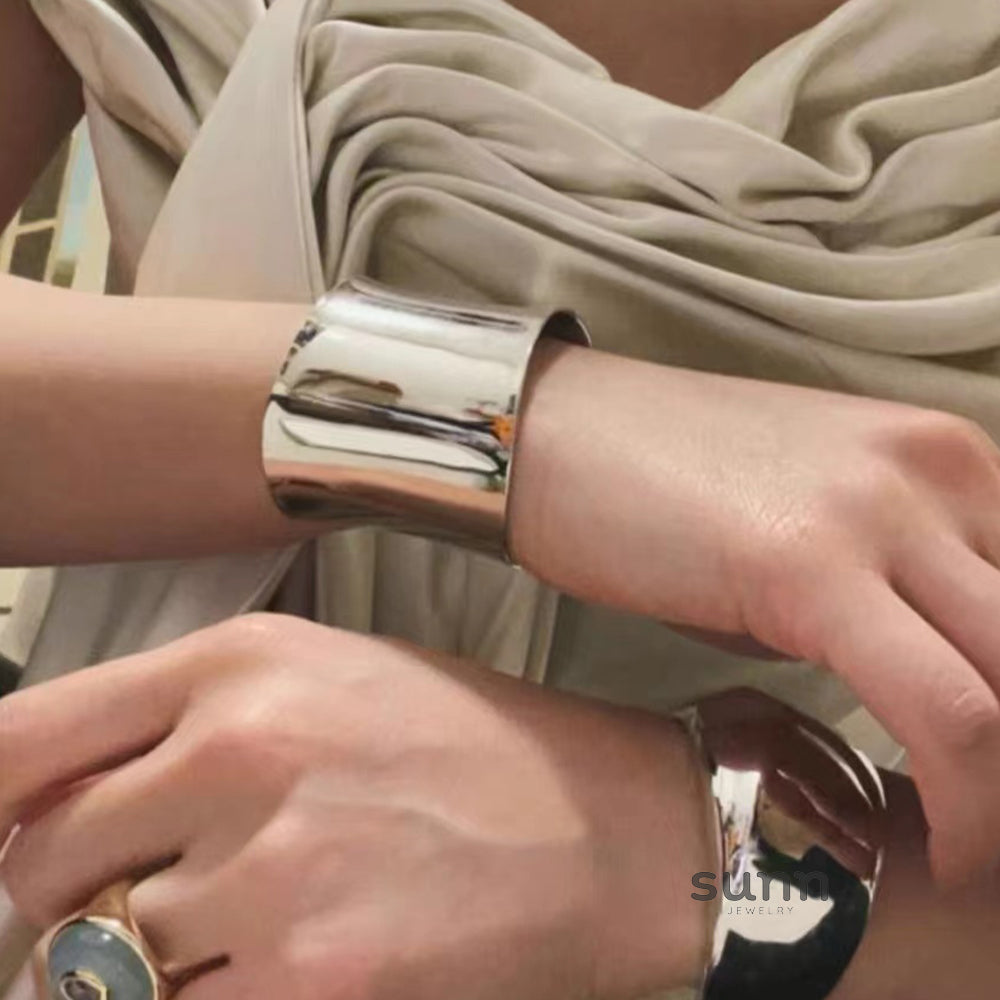 Charvi Glossy Arm Cuff [H4RGDIT1]
