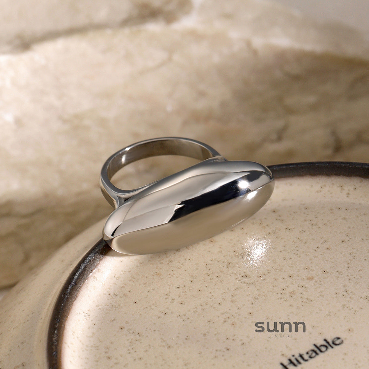 Chasity Gold Oval Ring [WZU3H1WM]