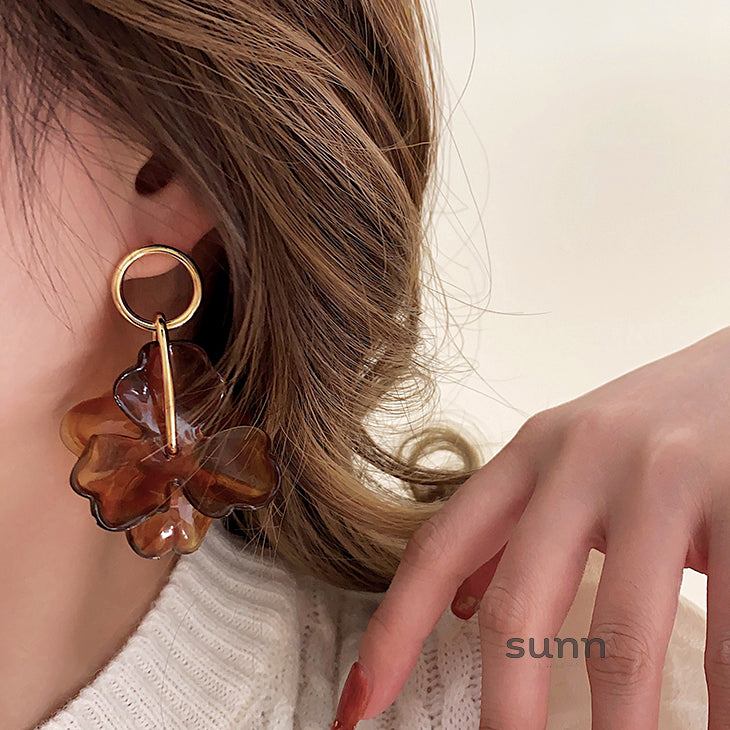 Chasity Resin Bloom Earrings [A88TX69L]