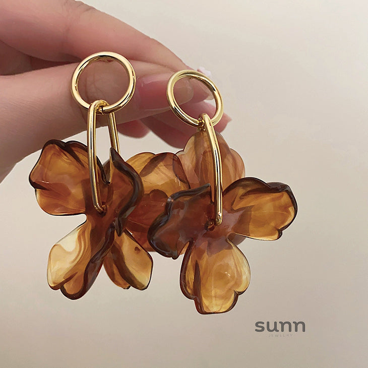 Chasity Resin Bloom Earrings [IE2M1QFV]