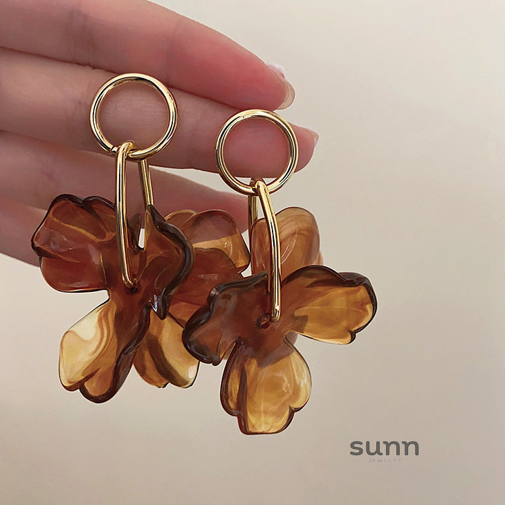 Chasity Resin Bloom Earrings [GRAKMTF9]