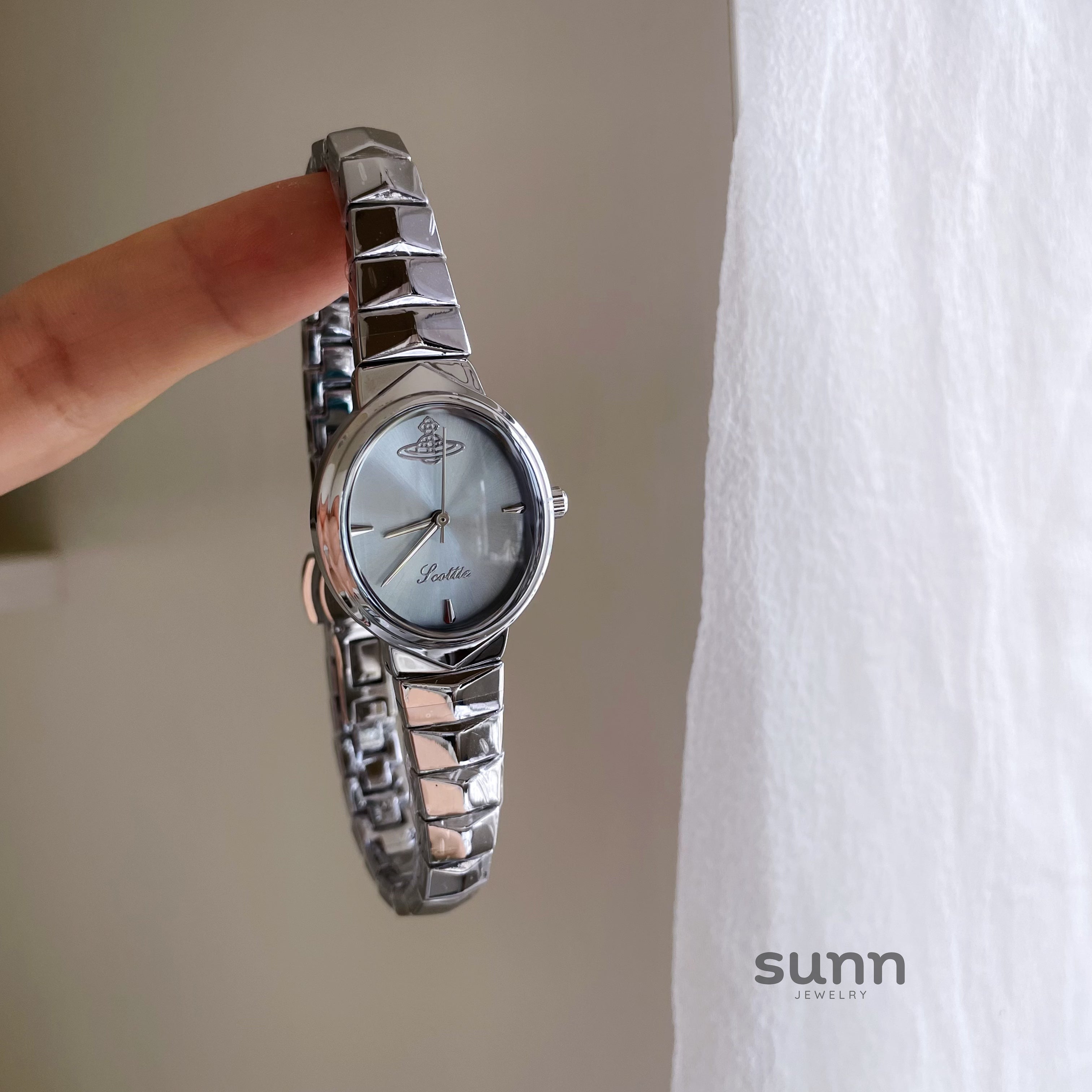 Chassidy Saturn Oval Watch [1J789XDK]