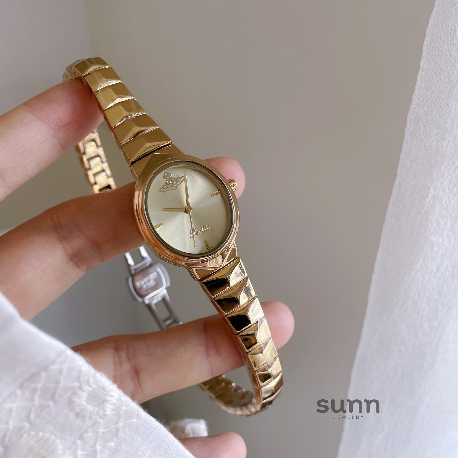 Chassidy Saturn Oval Watch [PTOZNJCN]