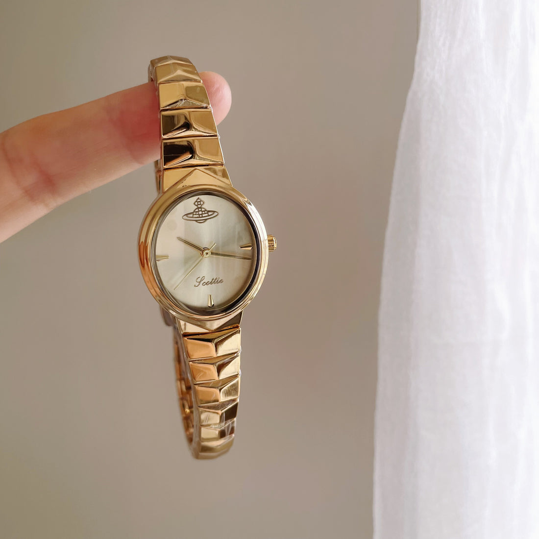 Chassidy Saturn Oval Watch [E6YGUTZ7]
