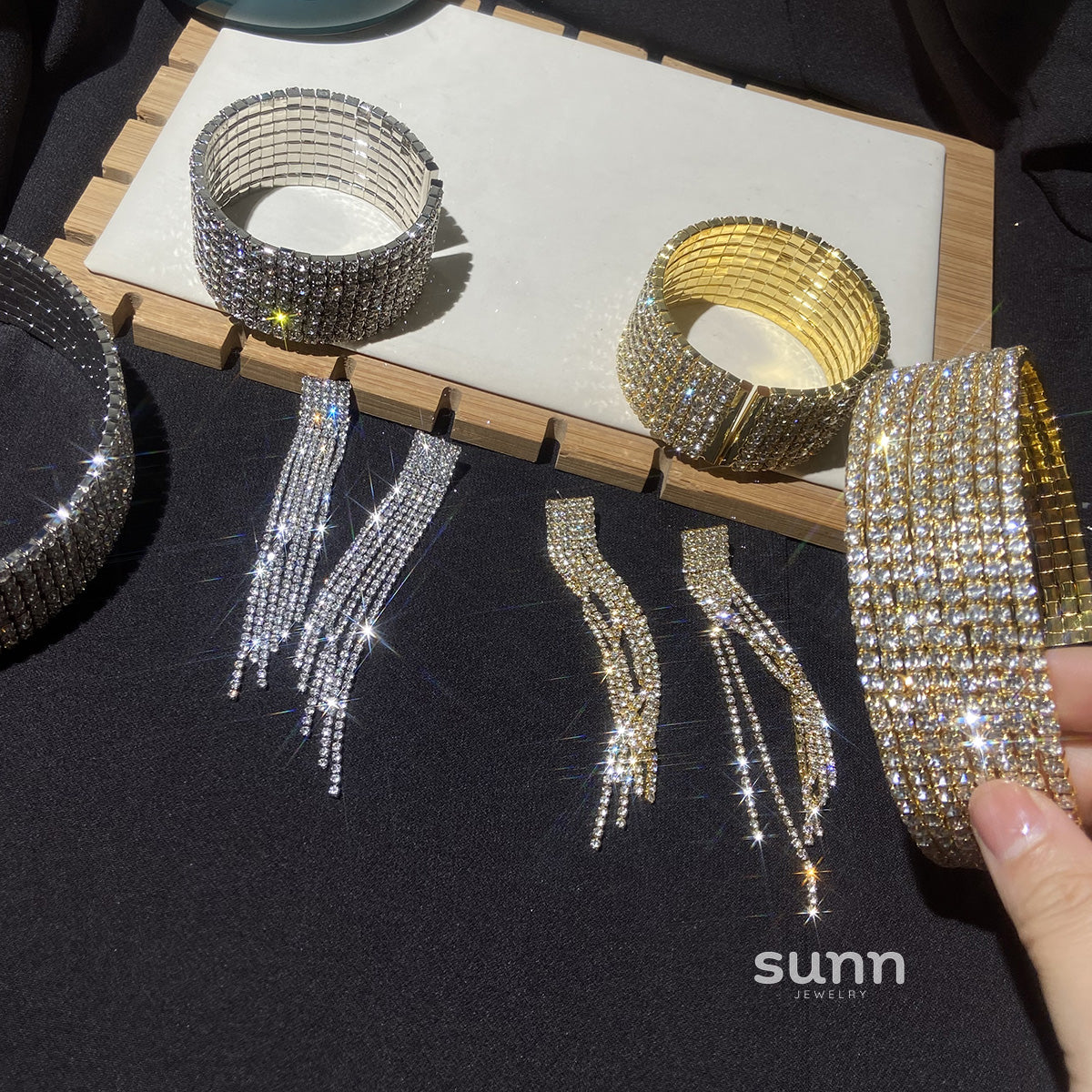 Chaya Dazzling Crystal Jewelry Set [YC6D1N2M]