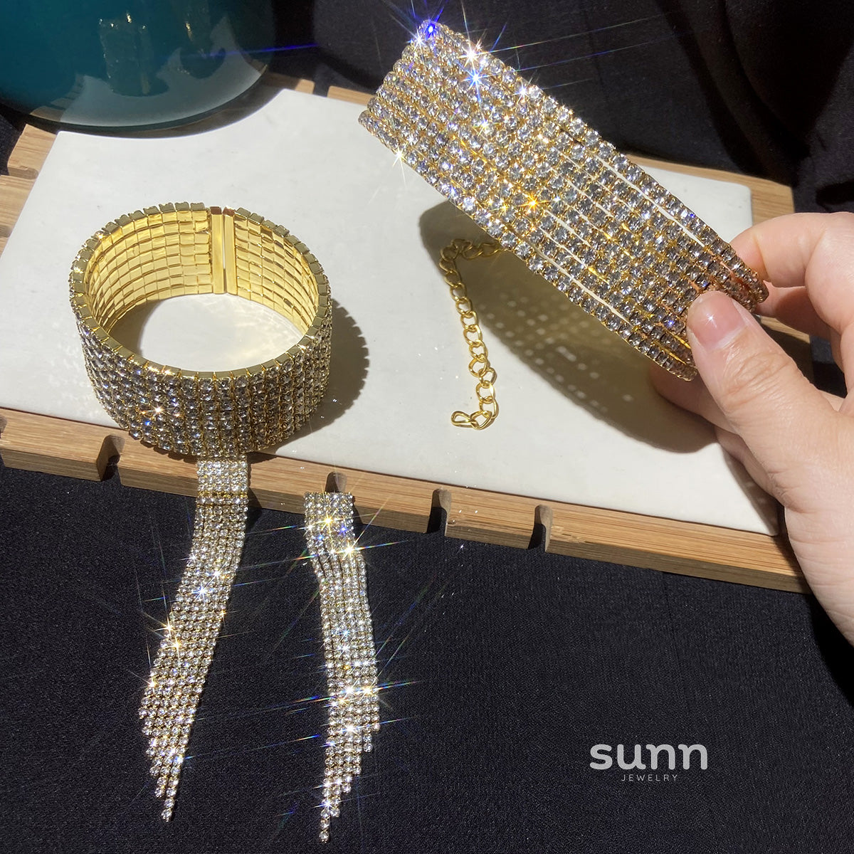 Chaya Dazzling Crystal Jewelry Set [JVFYI84H]