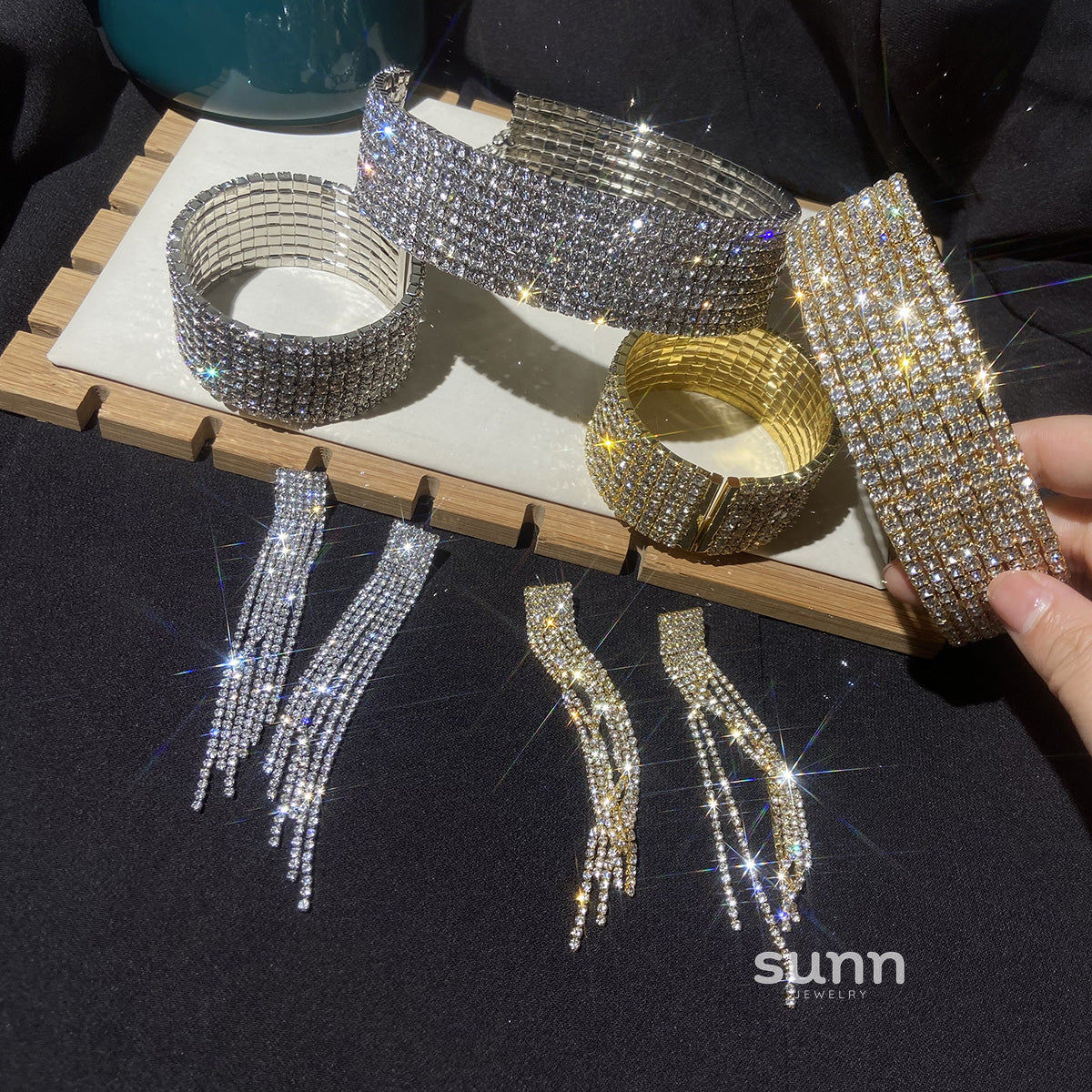 Chaya Dazzling Crystal Jewelry Set [KW6SSIO5]