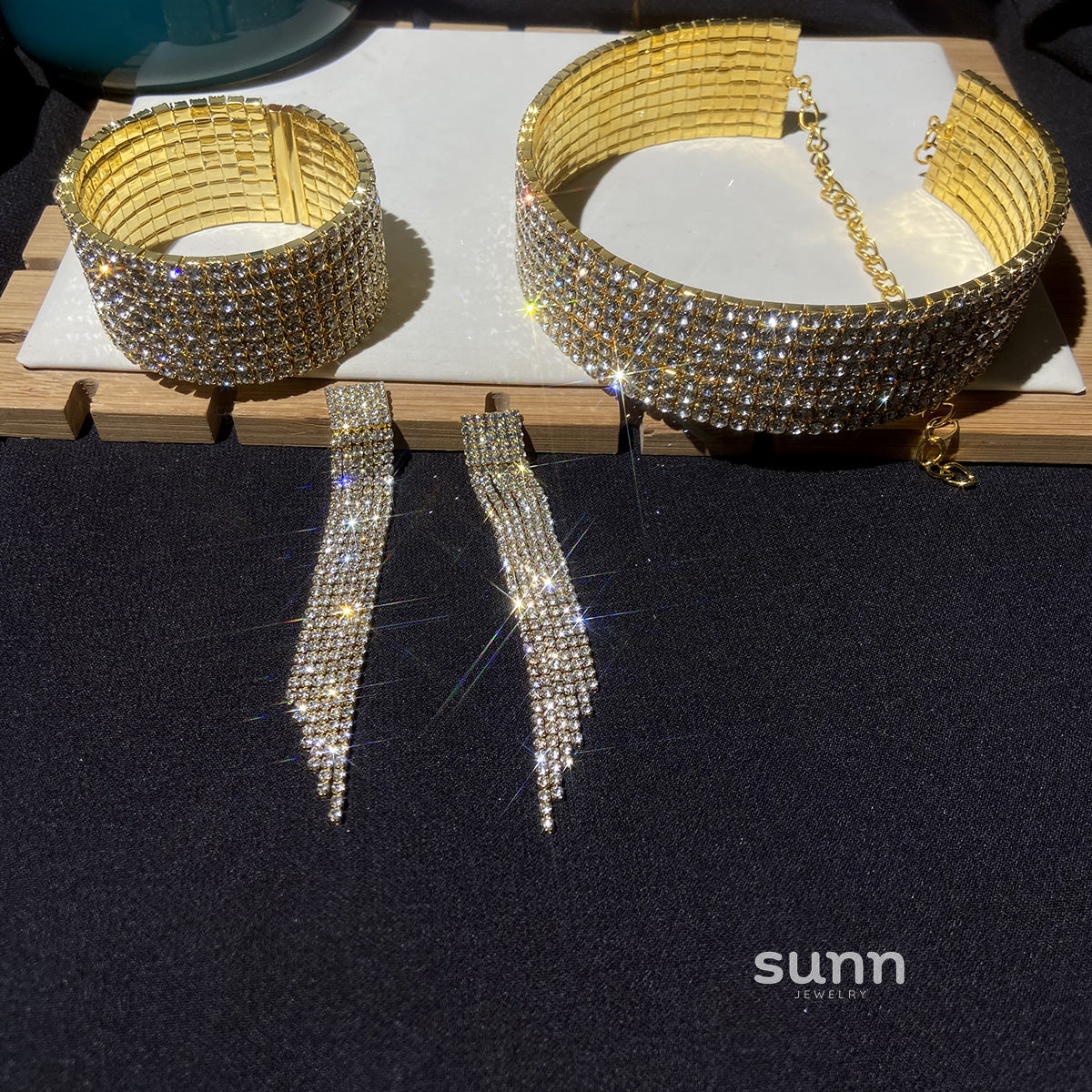 Chaya Dazzling Crystal Jewelry Set [CU8I5968]