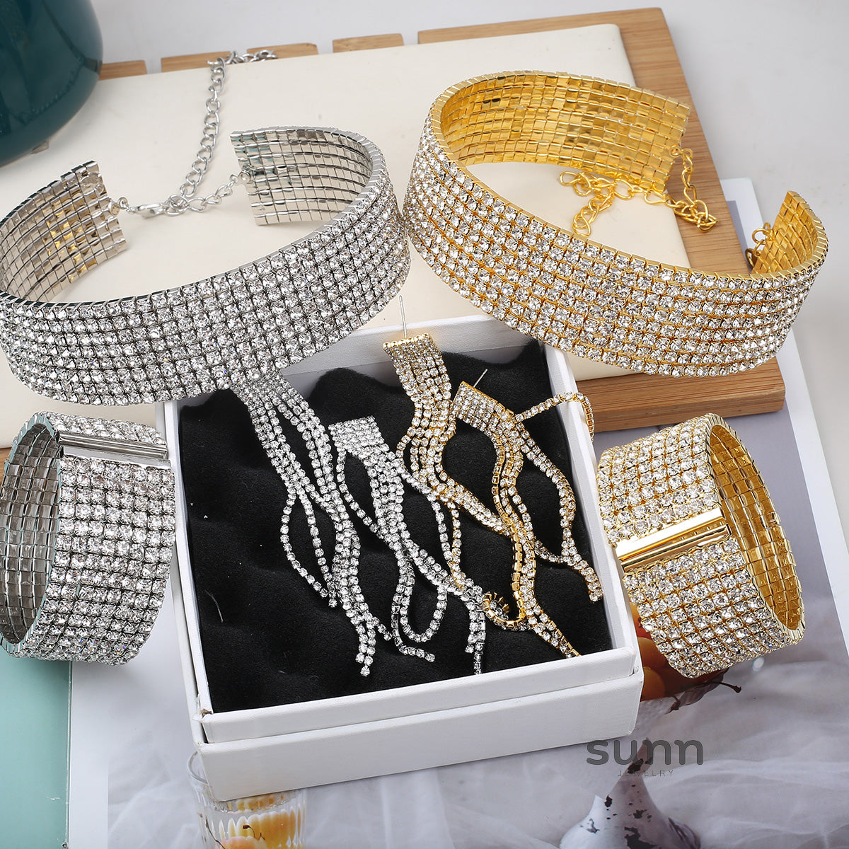 Chaya Dazzling Crystal Jewelry Set [29PFHI0X]
