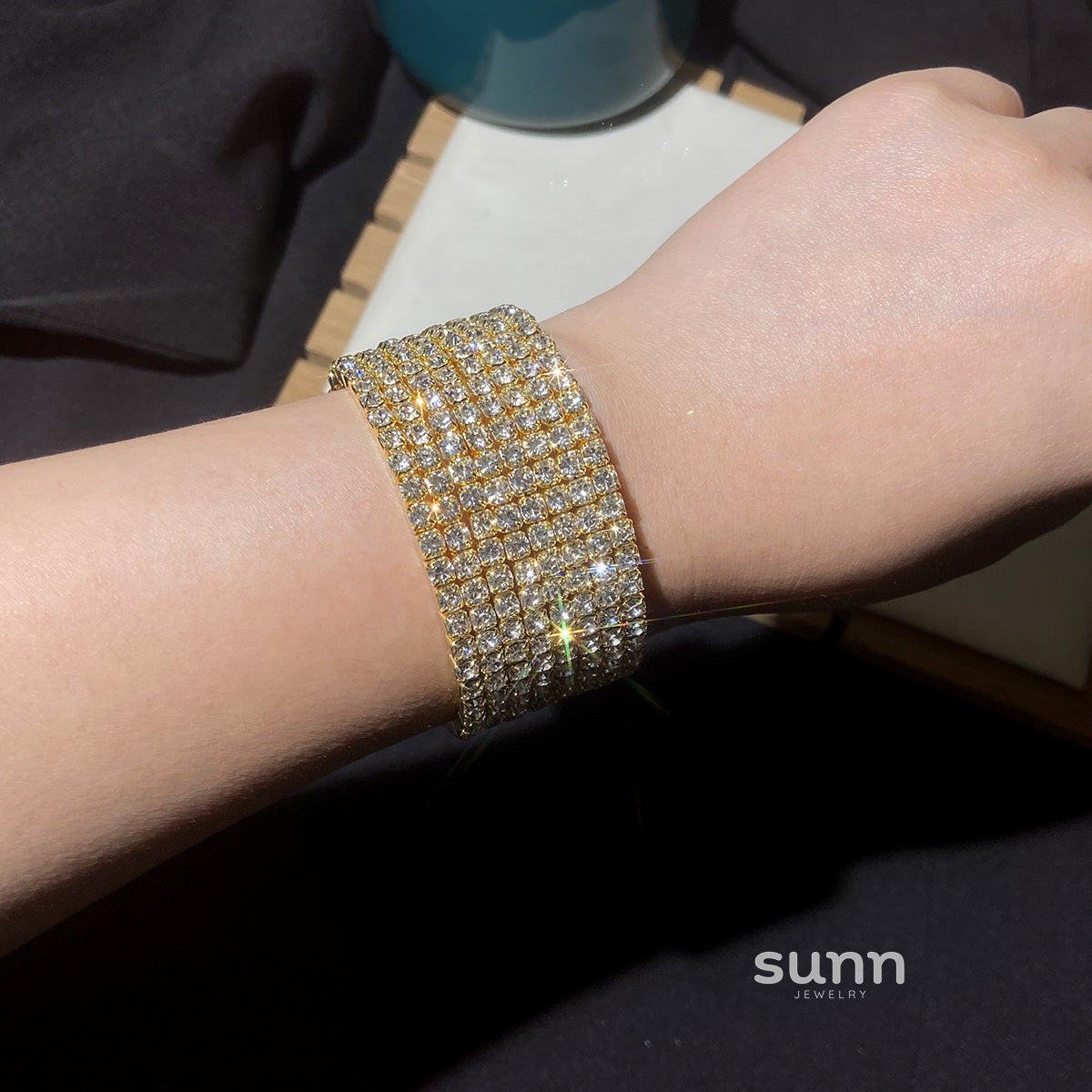 Chaya Dazzling Crystal Jewelry Set [DRDWMTN6]