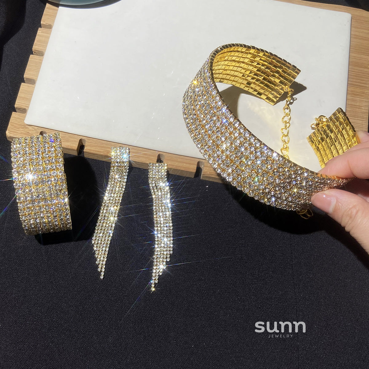 Chaya Dazzling Crystal Jewelry Set [HB6HAU45]