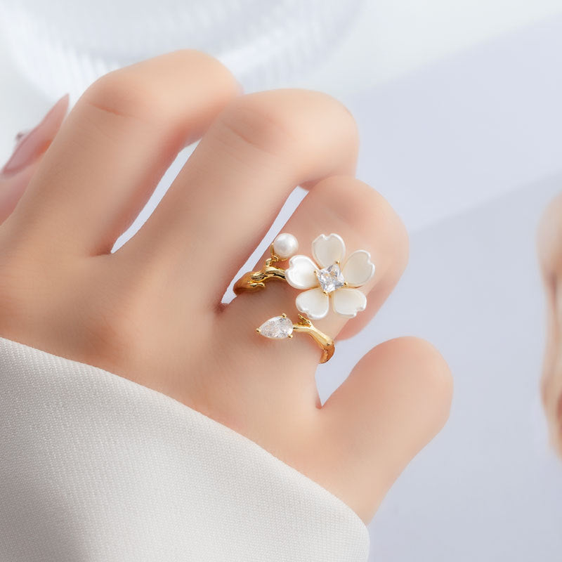 Chaya Pearl Blossom Ring [GLJ7MOSH]