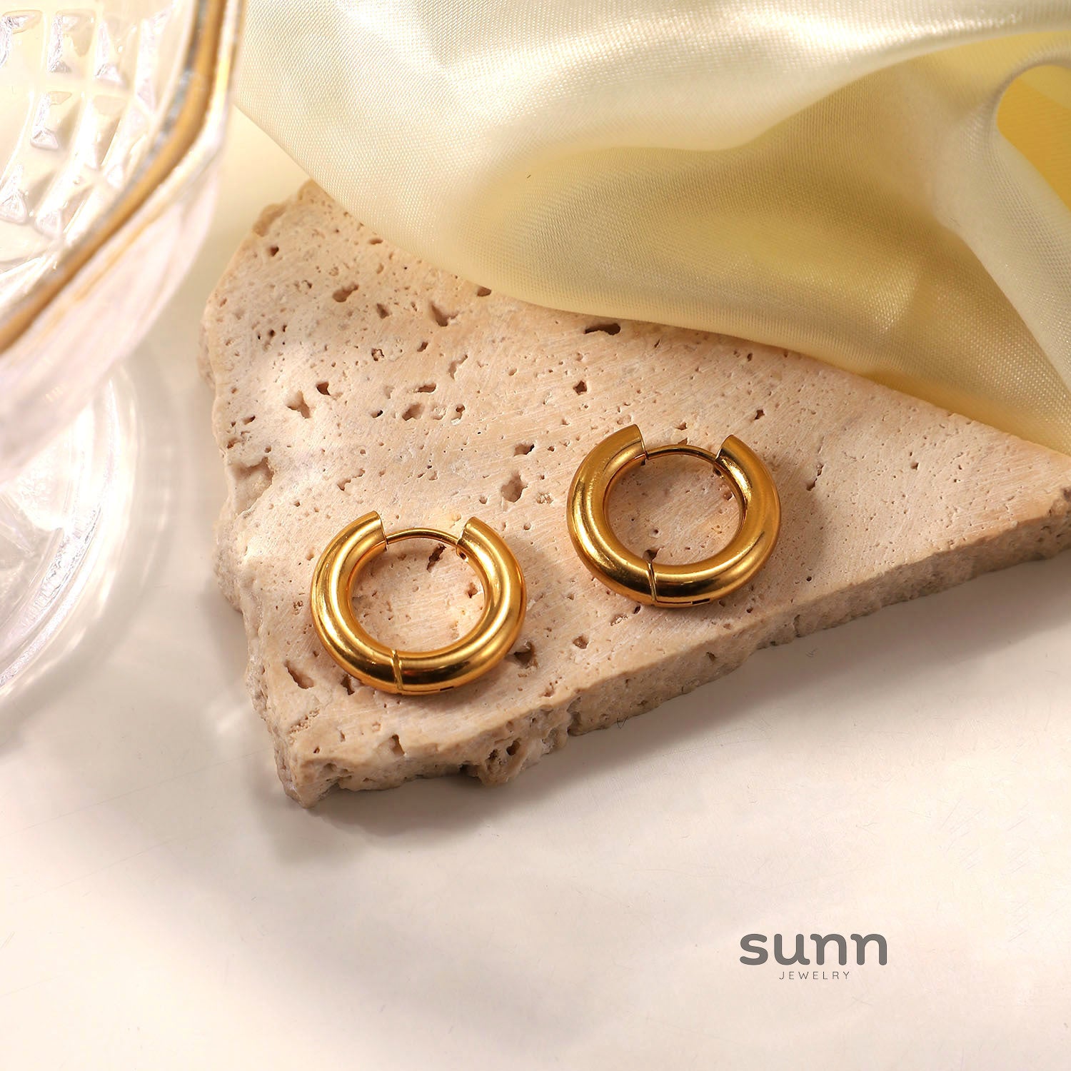 Cherish Delicate Hoop Earrings [RJJGVX7W]