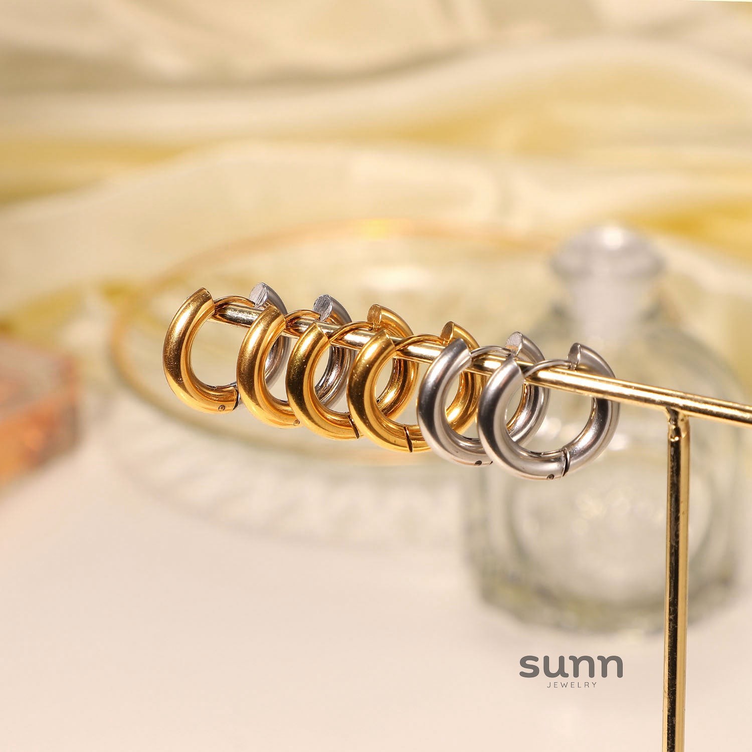 Cherish Delicate Hoop Earrings [QEIC5Y8Q]