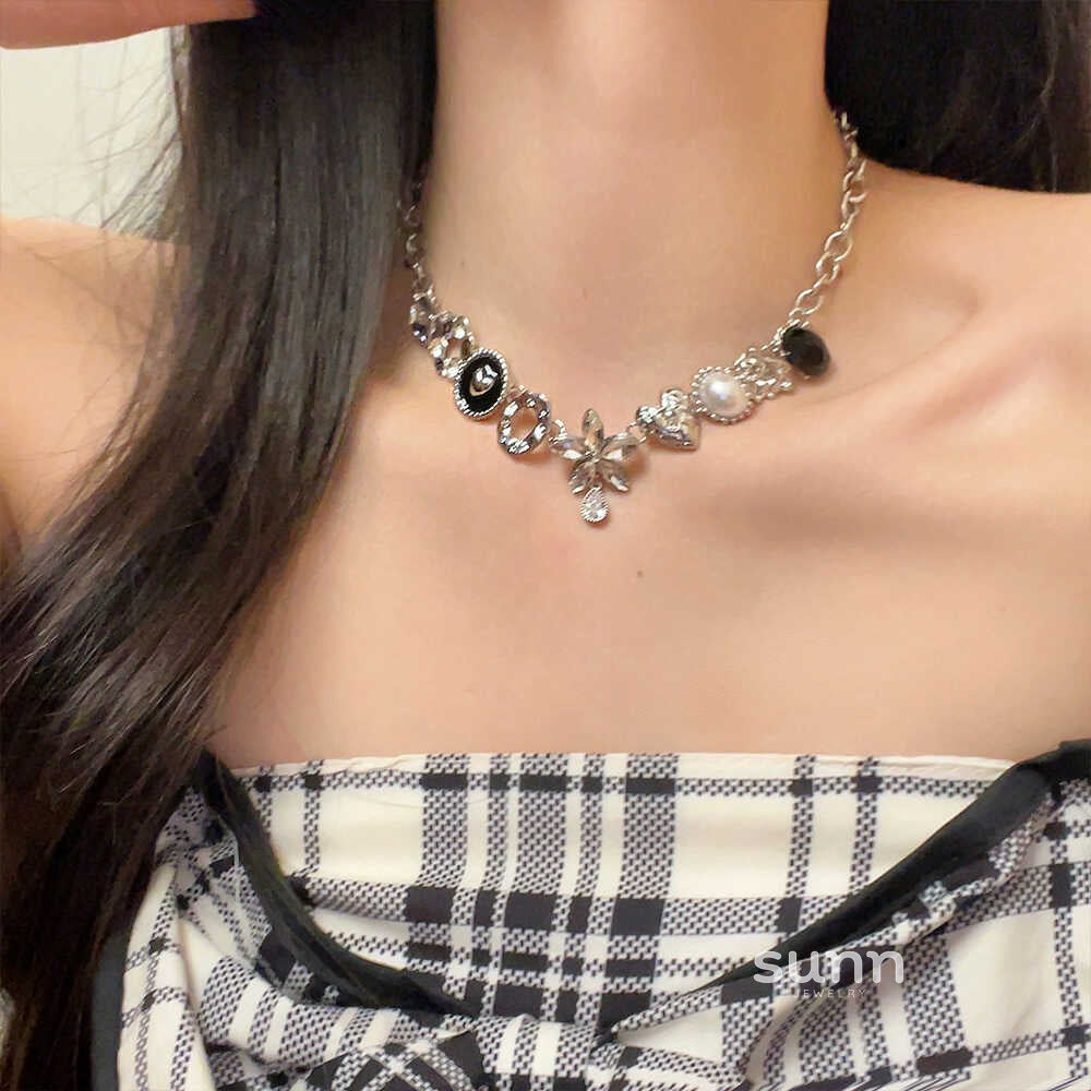 Cherokee Button Choker Necklace [ALA8DIVZ]