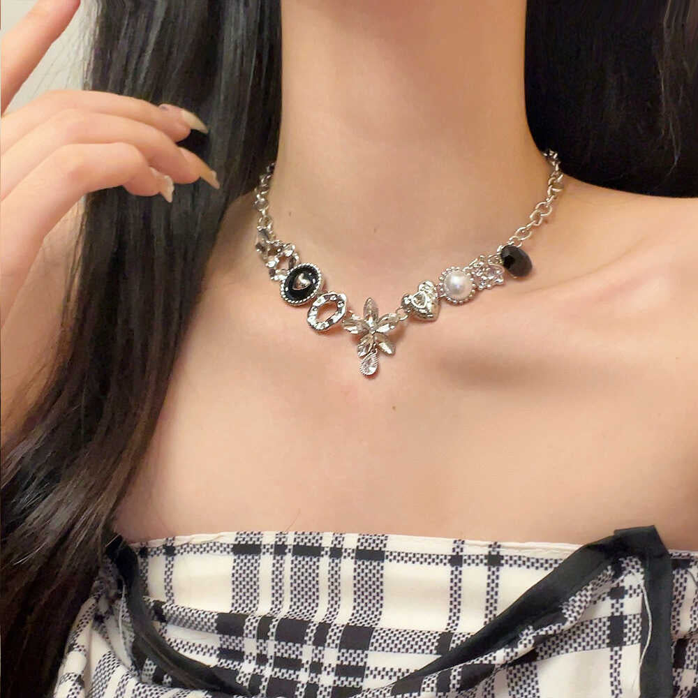 Cherokee Button Choker Necklace [ALA8DIVZ]