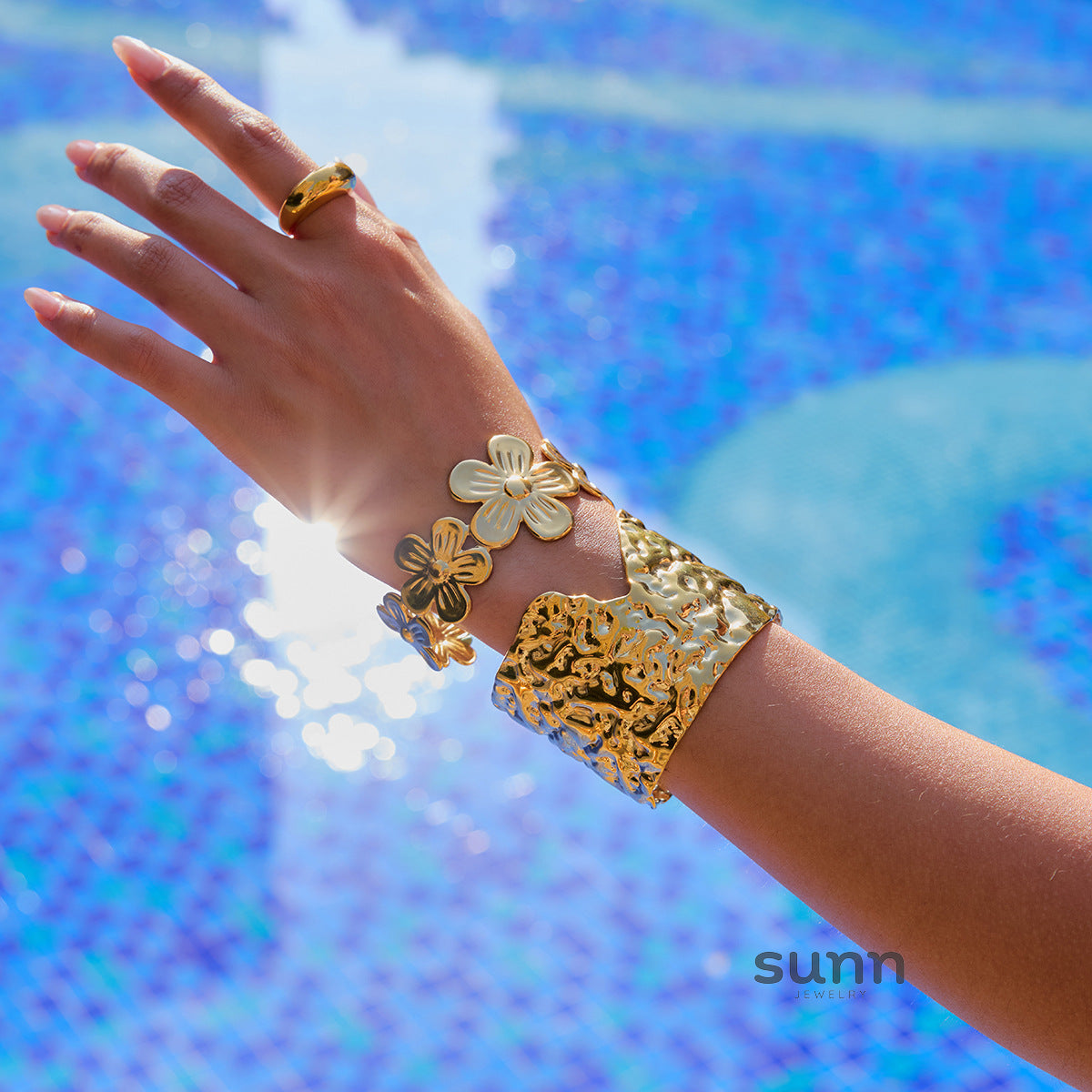 Chizaram Layered Gold Bracelet Set [QGIAF40R]