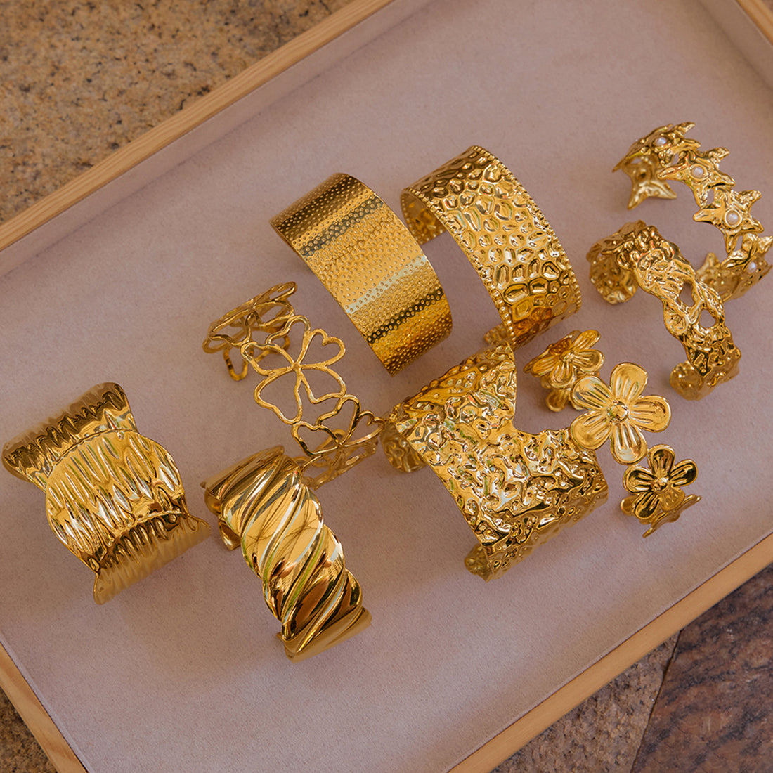Chizaram Layered Gold Bracelet Set [6G1PE1JB]