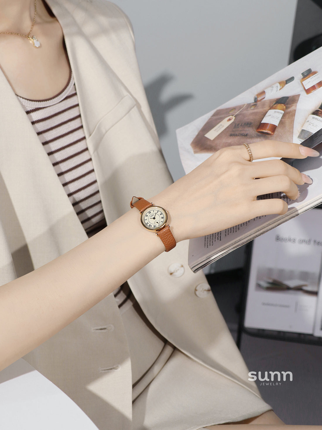 Chizaram Petite Leather Watch [VDM1KB58]