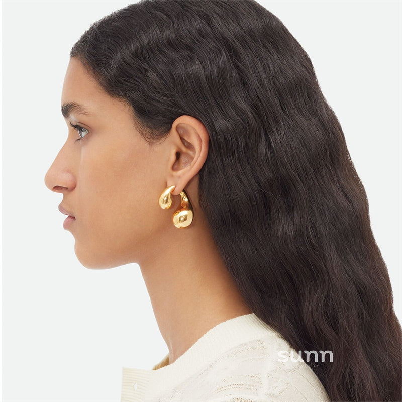 Chloe Sculptural Drop Earrings [YAA1XMNE]