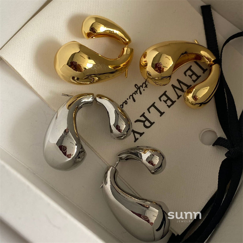Chloe Sculptural Drop Earrings [MLE8MX5G]