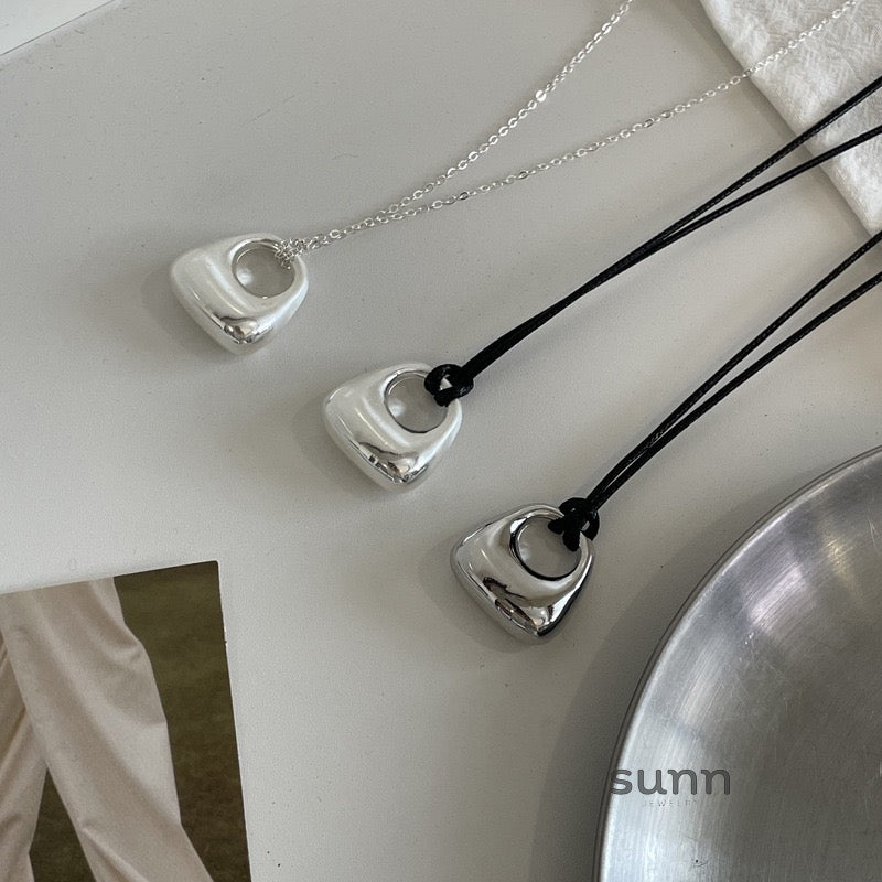 Chloie Sculptural Pendant Necklace [YKREXLLC]
