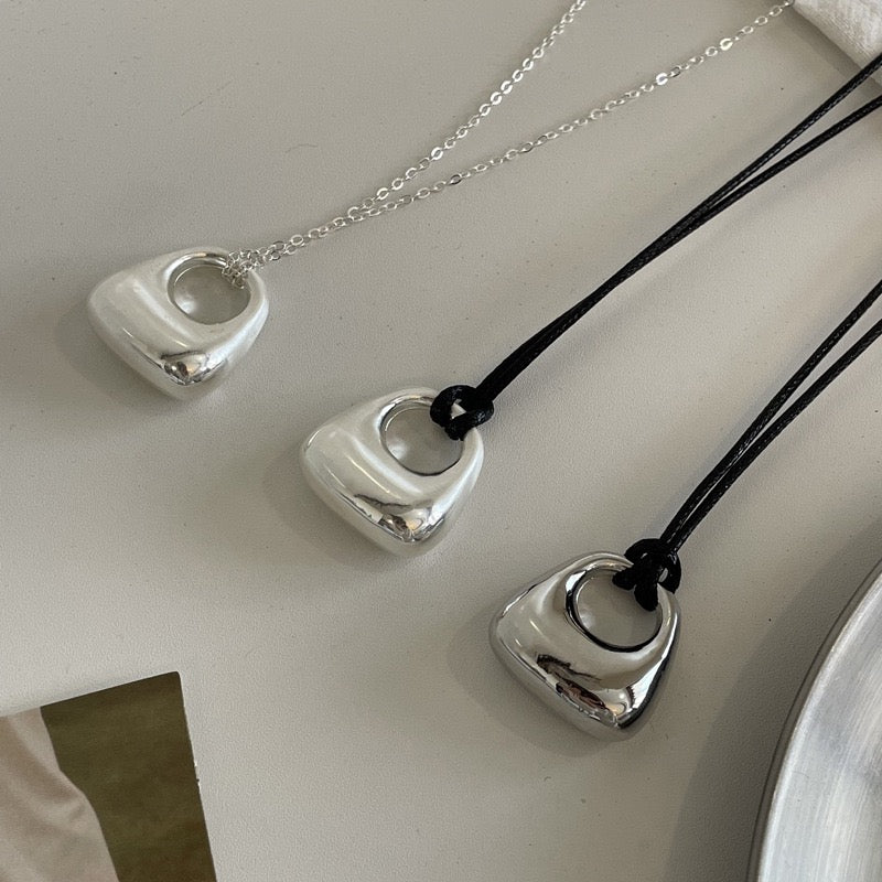 Chloie Sculptural Pendant Necklace [7QMGS02K]