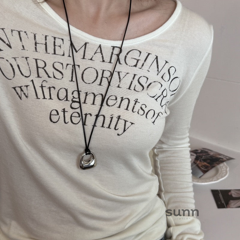 Chloie Sculptural Pendant Necklace [JA9ZF80M]