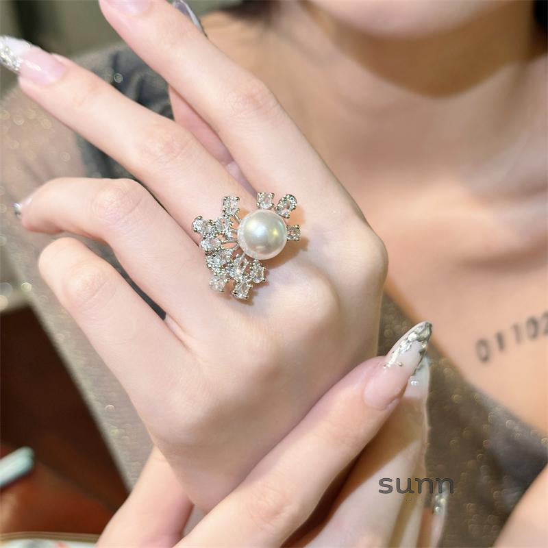 Chrisette Pearl Blossom Ring [I14PM6RS]