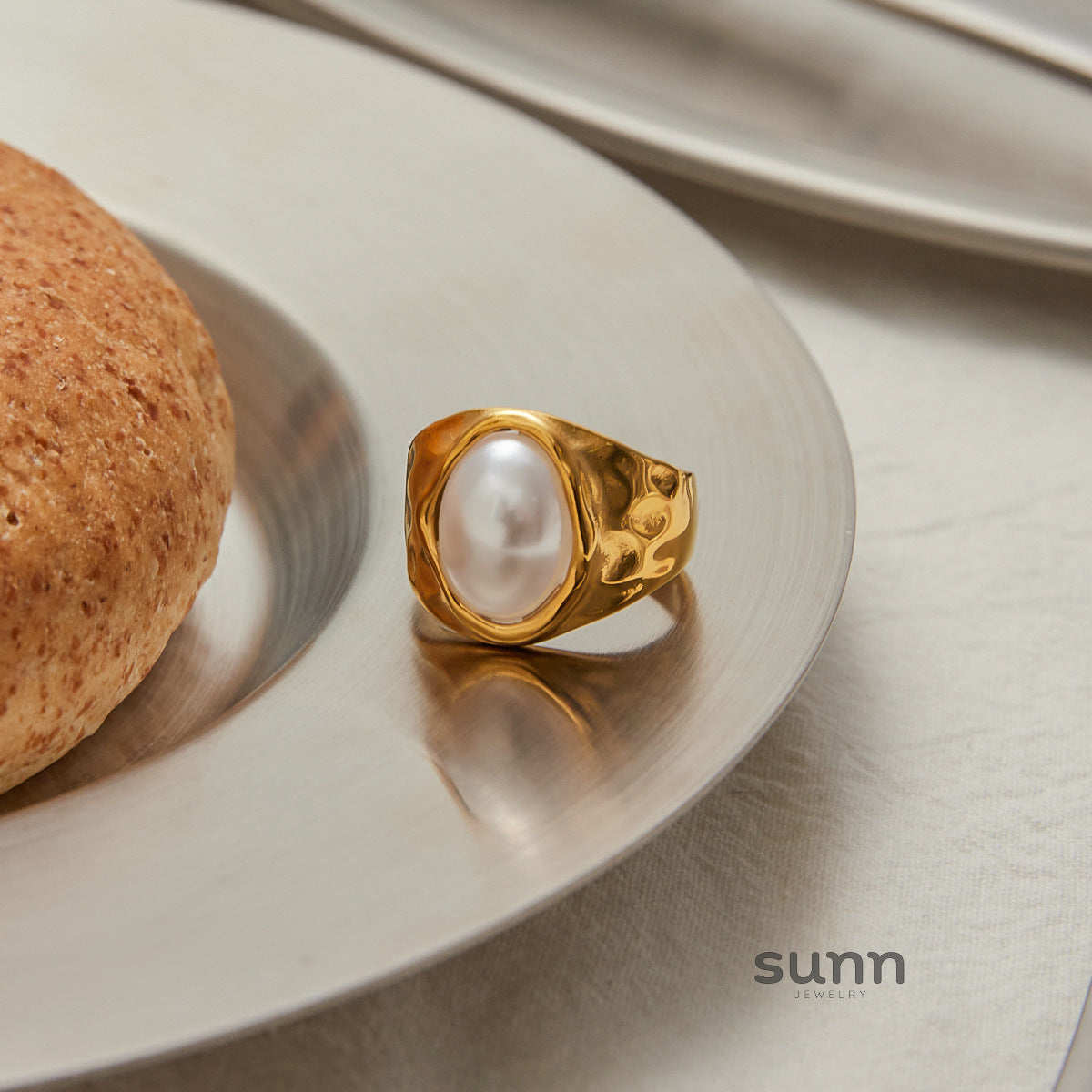 Chrissy Lustrous Pearl Ring [UHBBYUJ4]