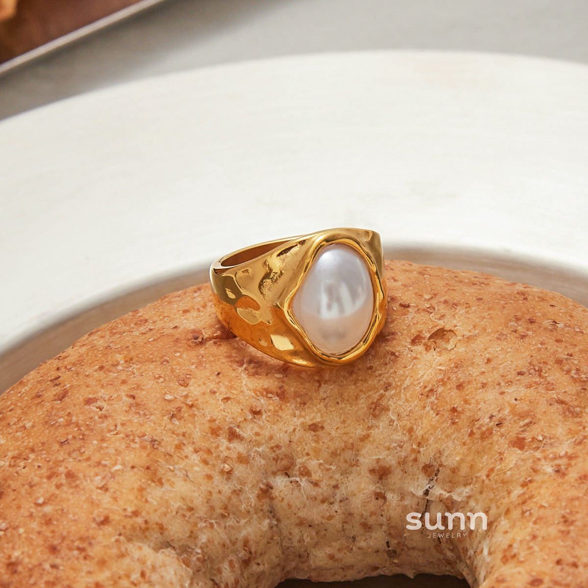 Chrissy Lustrous Pearl Ring [XL7EXHI6]