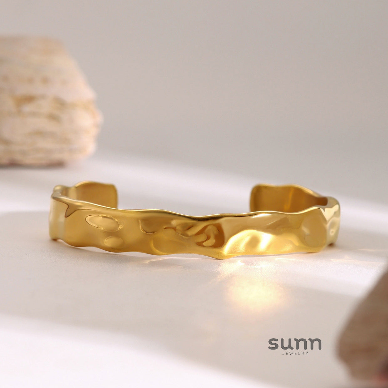 Chrissy Textured Wave Bracelet [F33FPNJP]