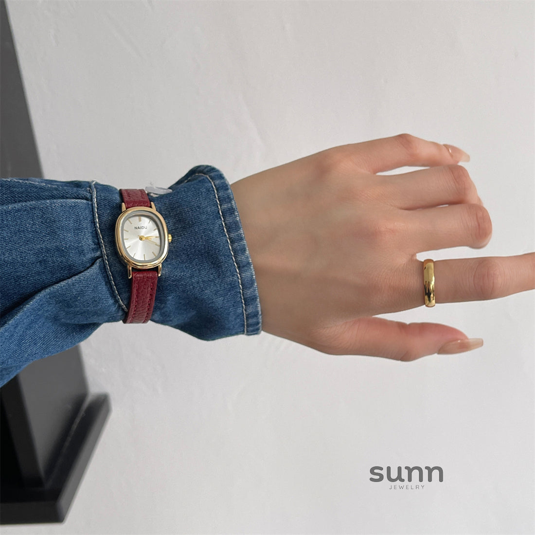 Christabel Oval Mid-Century Watch [WSBBQKDW]