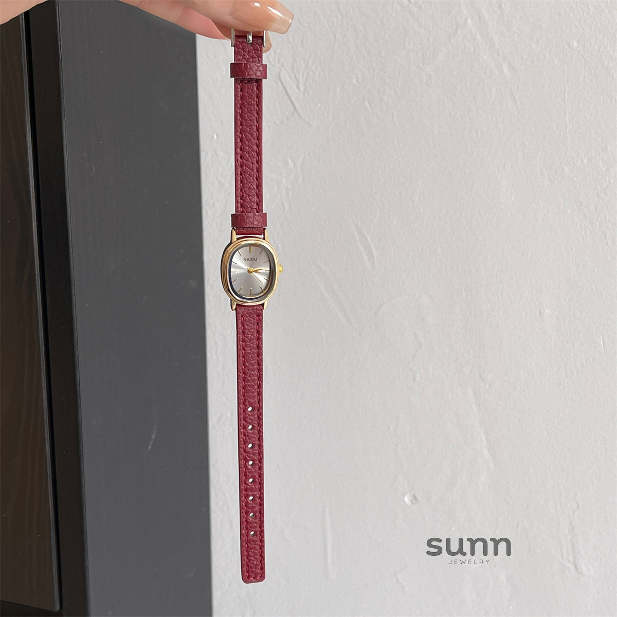 Christabel Oval Mid-Century Watch [EMD2NP2L]
