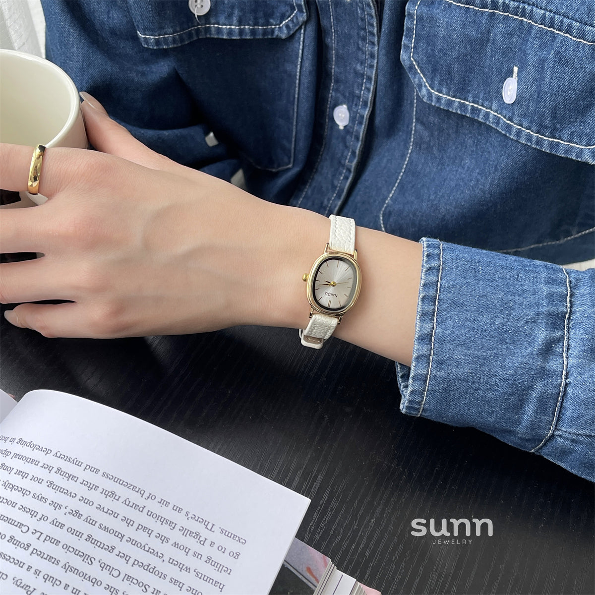 Christabel Oval Mid-Century Watch [ILGABTD2]