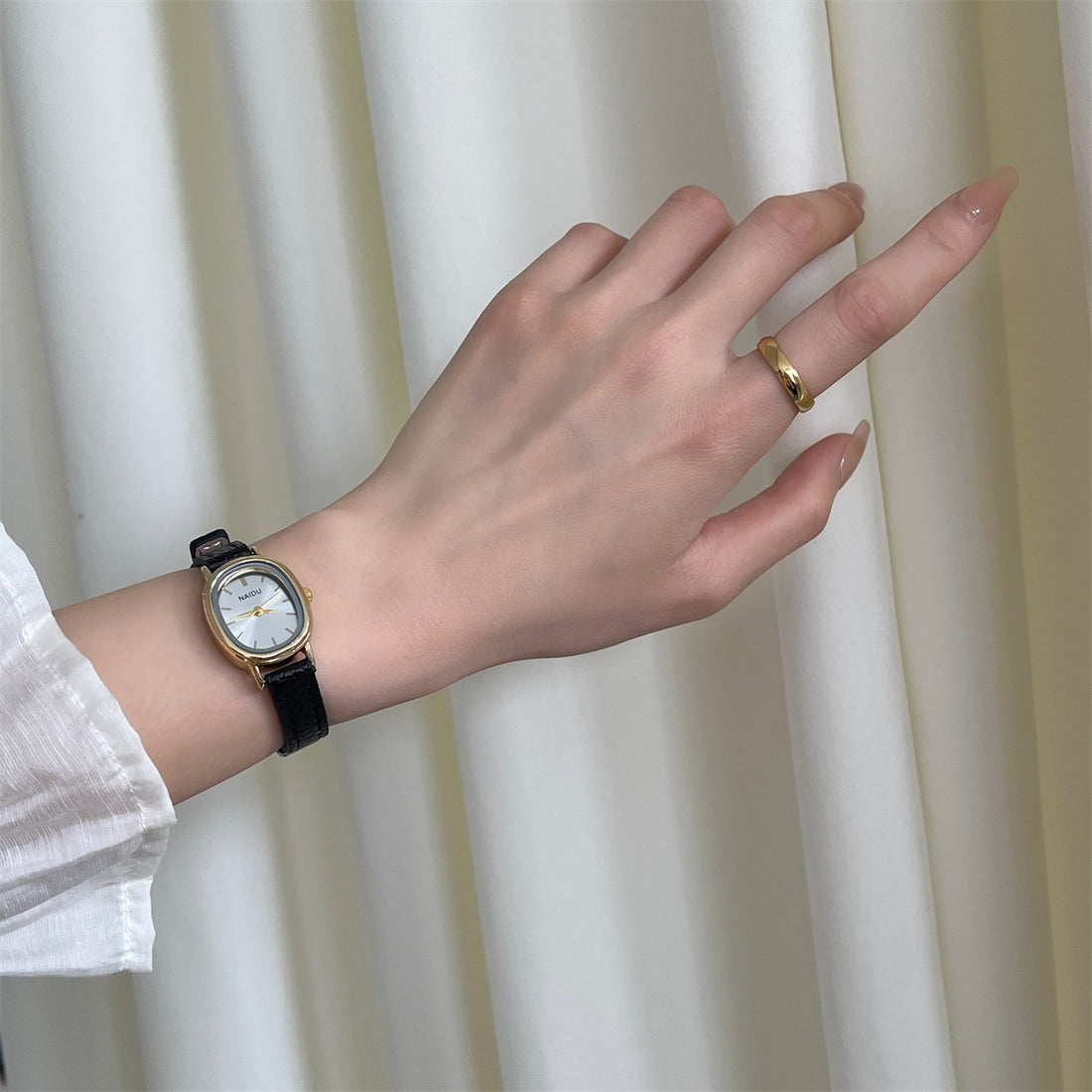 Christabel Oval Mid-Century Watch [WSBBQKDW]