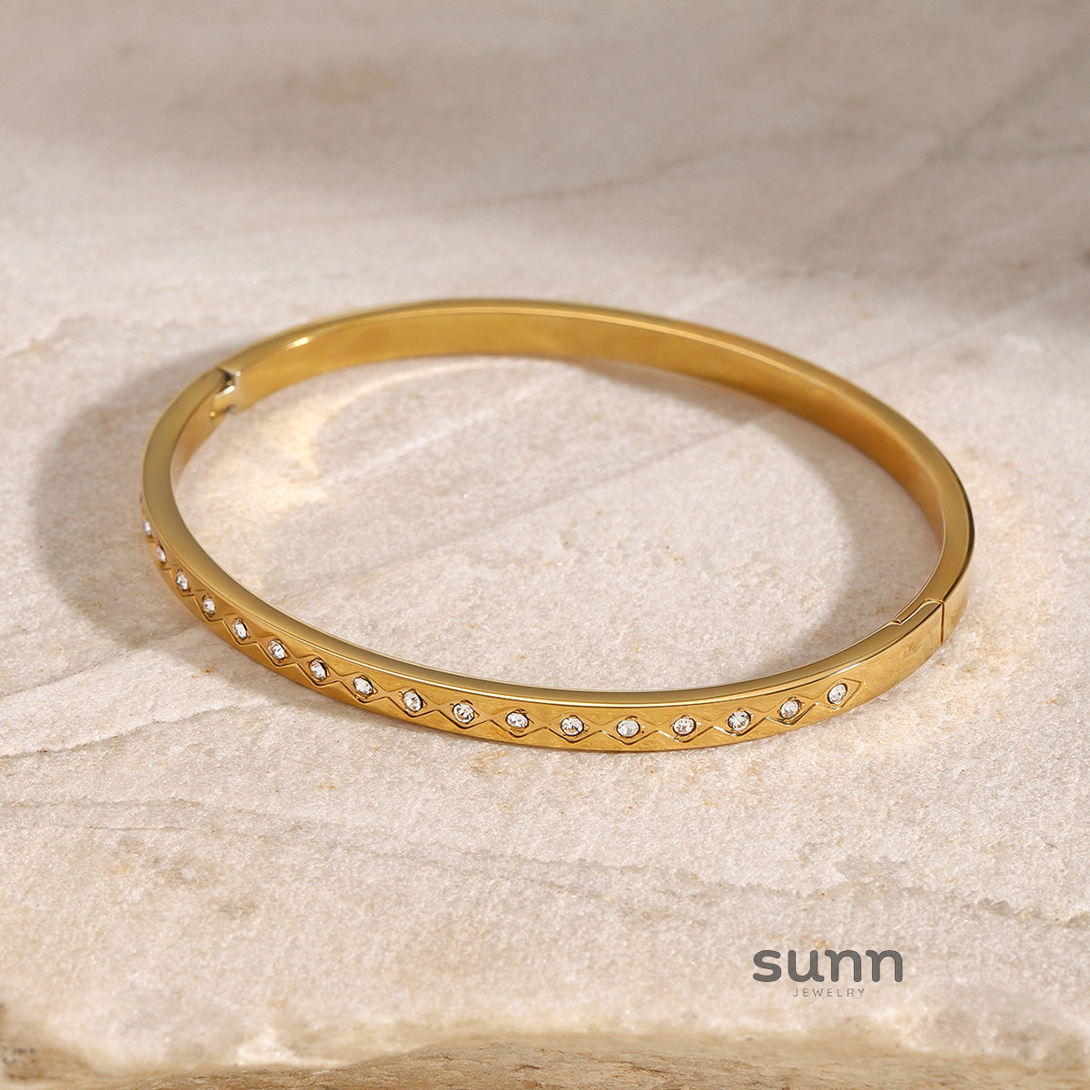 Christianna Zircon Buckle Bracelet [C3UT8UBW]