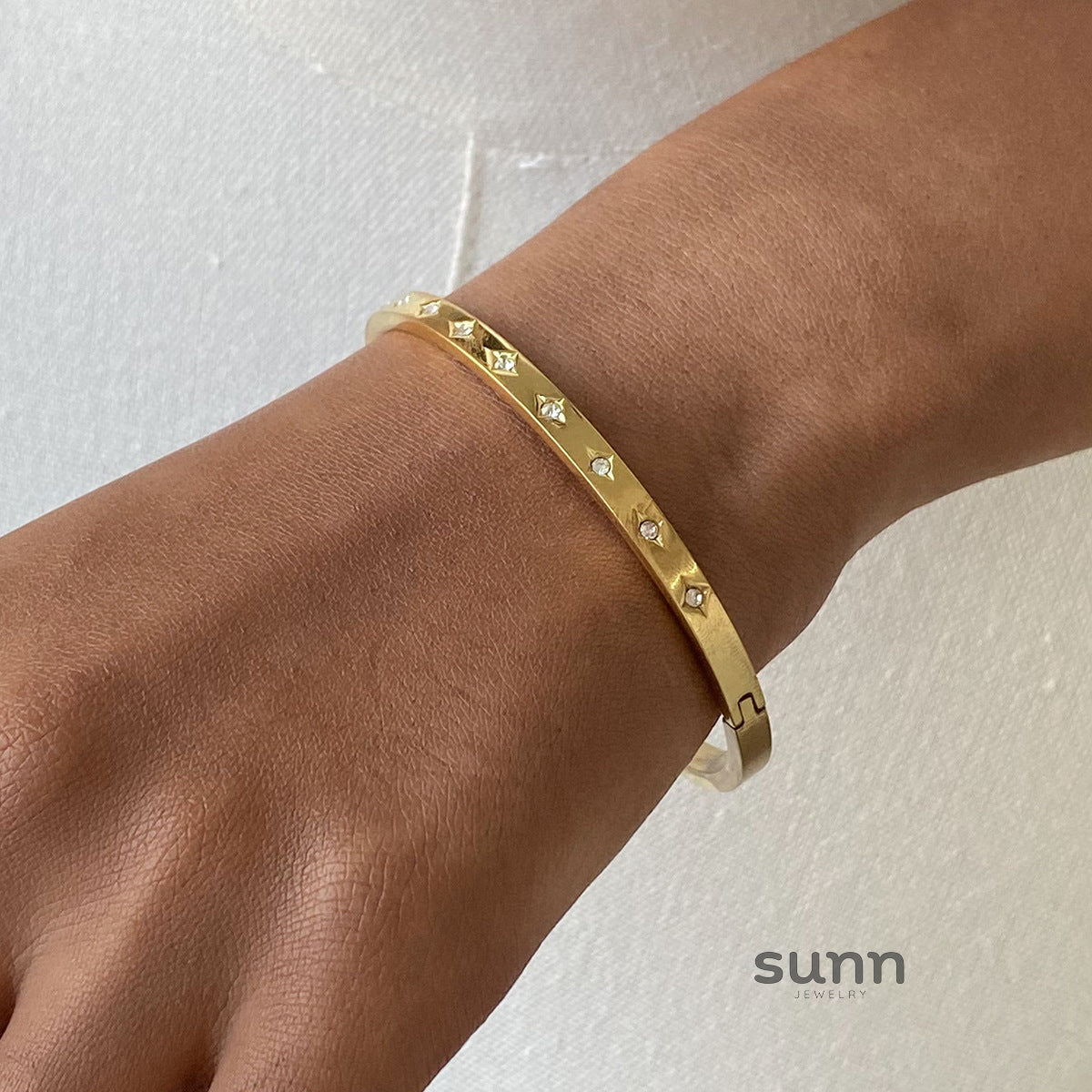 Christianna Zircon Buckle Bracelet [ZFNX9U9A]