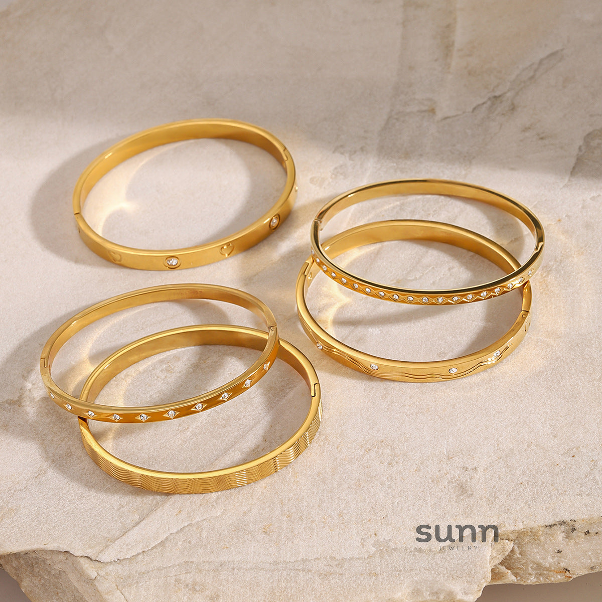 Christianna Zircon Buckle Bracelet [HFVEDK03]