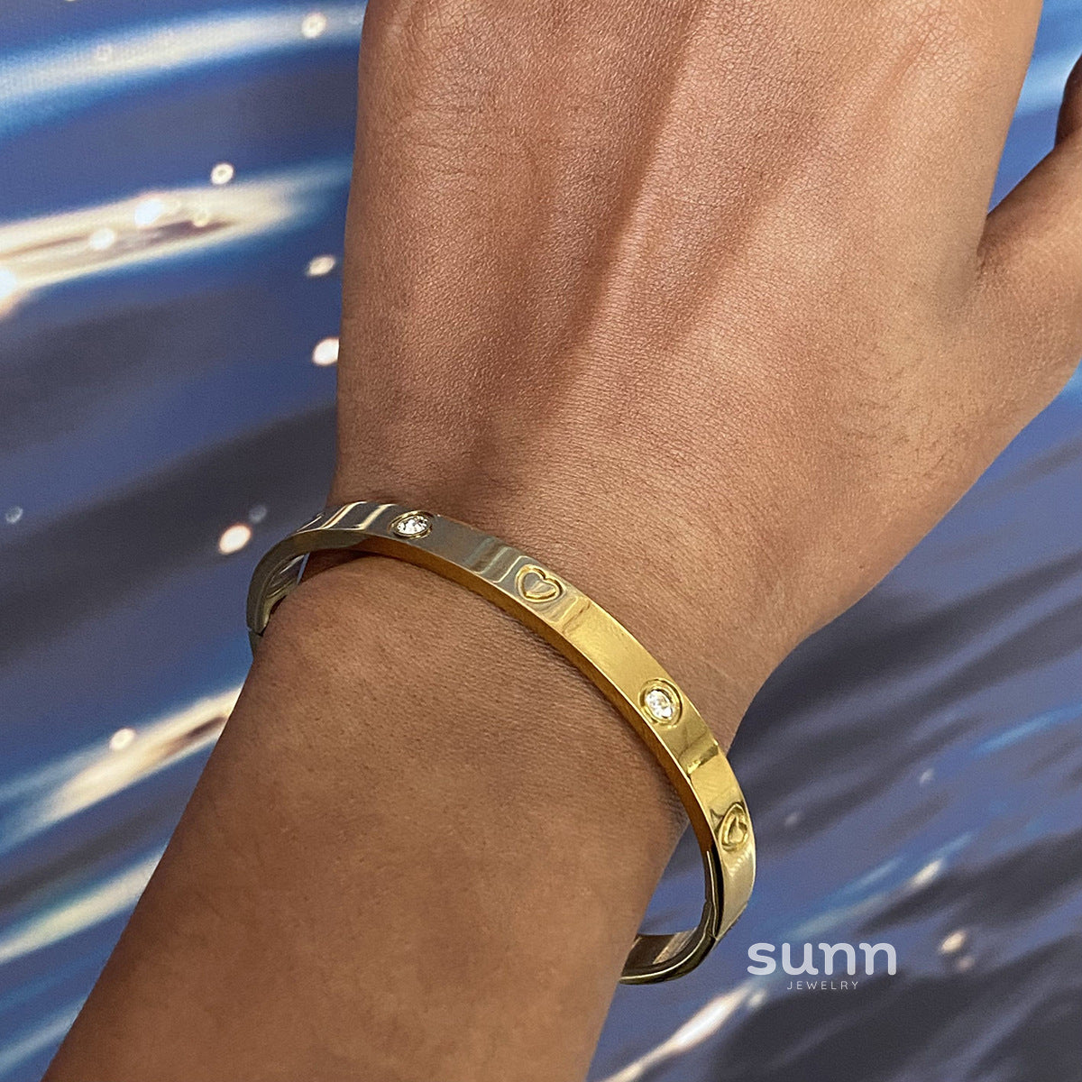Christianna Zircon Buckle Bracelet [AVGSQ63R]