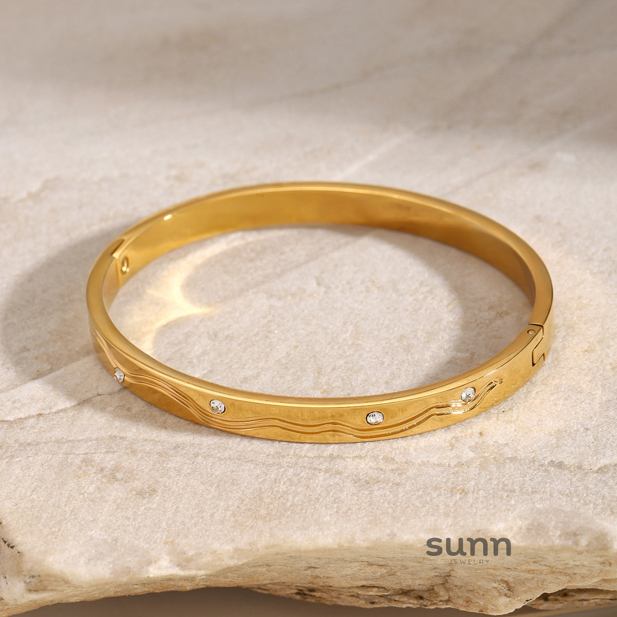 Christianna Zircon Buckle Bracelet [7H692UC7]