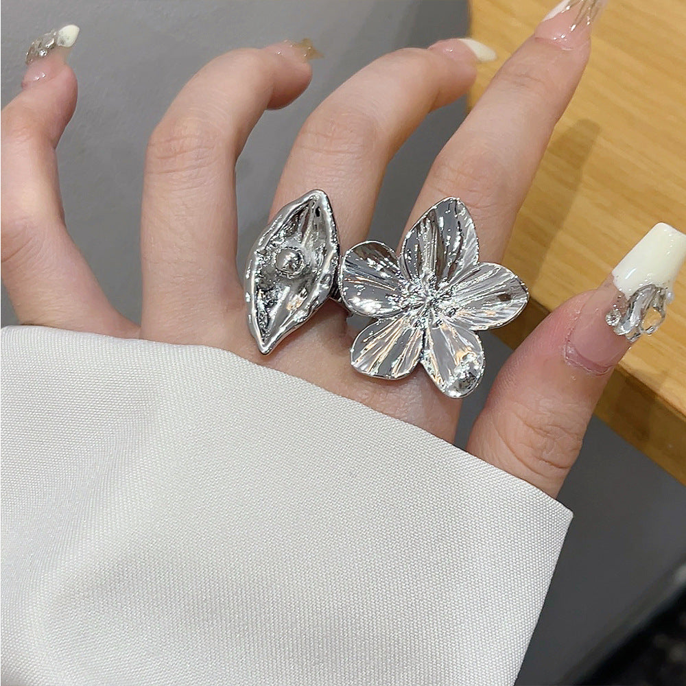 Christy Pleated Floral Ring [K2SRRG9V]