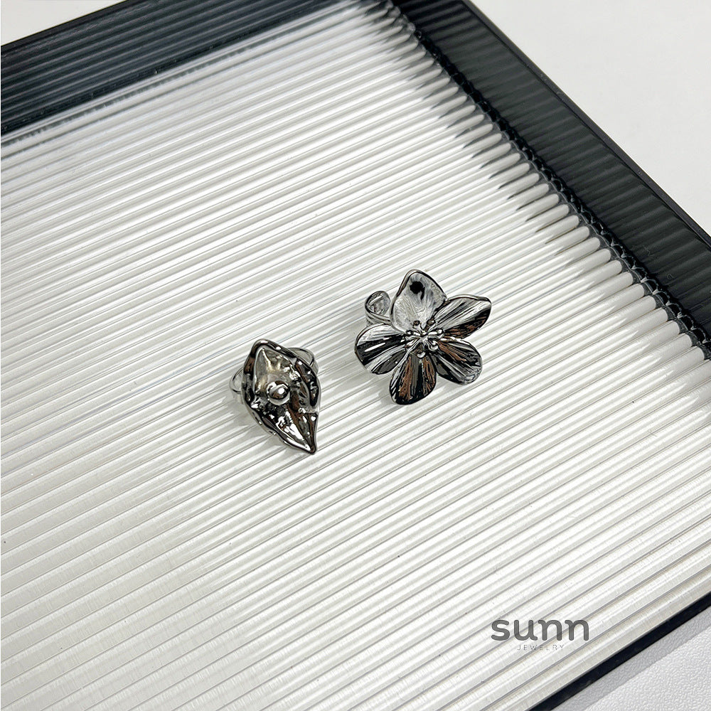 Christy Pleated Floral Ring [NOBVSC6N]